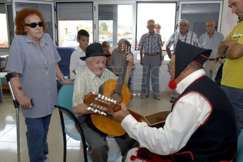 En la imagen de archivo, actividades formativas y de ocio para dinamizar la vida comunitaria y social de las personas mayores del municipio de La Frontera. EFE/Gelmert Finol